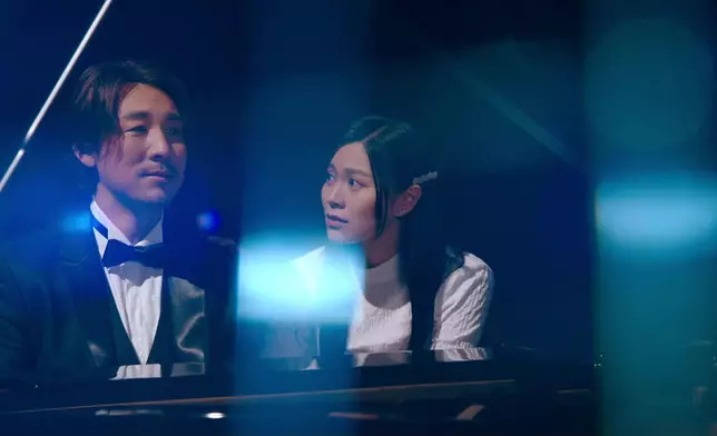 呢幕由鏡頭語言、到對白內容、到演員嘅真摯演繹，都感動咗無數網民。