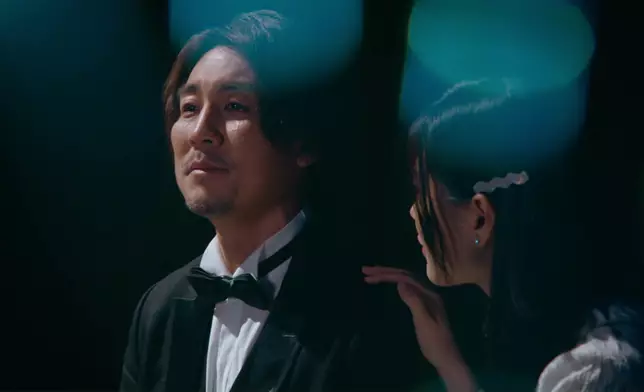 呢幕由鏡頭語言、到對白內容、到演員嘅真摯演繹，都感動咗無數網民。