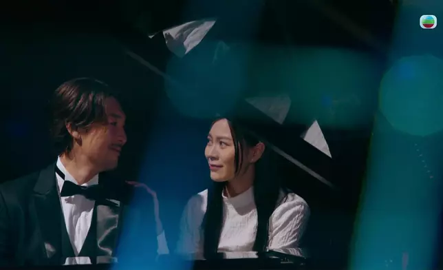 呢幕由鏡頭語言、到對白內容、到演員嘅真摯演繹，都感動咗無數網民。