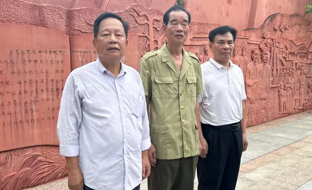 左起盧國新、盧運柏和盧光華。巴士的報記者攝