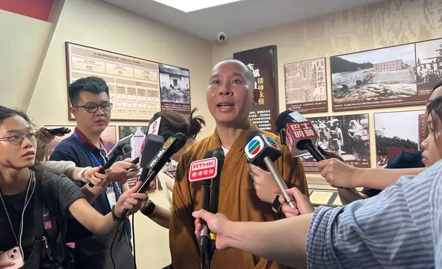 華峰寺當家法師成旭。巴士的報記者攝