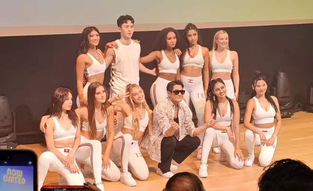 並即場與Now United及香港區成員Ariel一同大跳《狂野之城》。