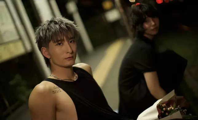 赴東京拍攝MV。