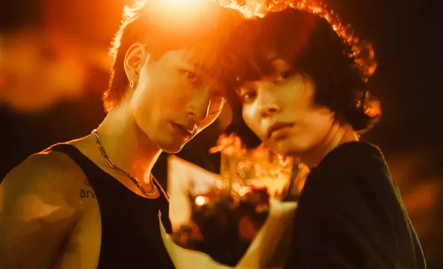 製作組請來一位日本模特兒做女主角拍對手戲。