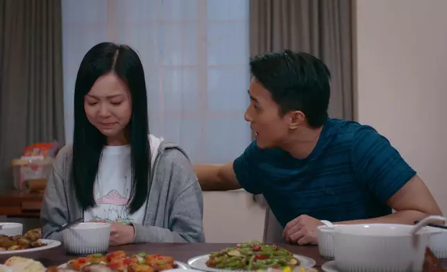 Karen螢幕處女喊戲，係very自然同有感染力。