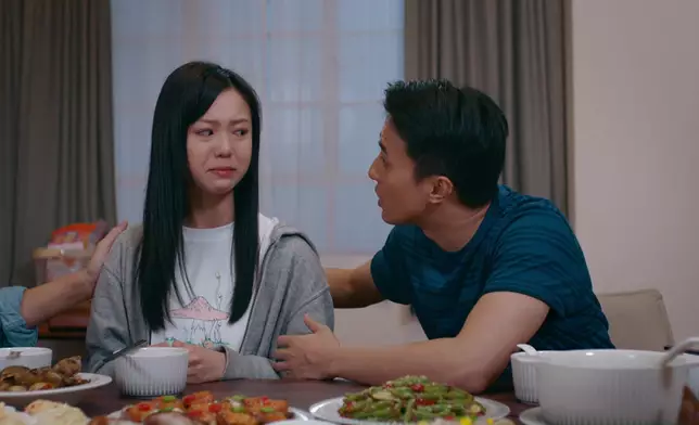 Karen螢幕處女喊戲，係very自然同有感染力。