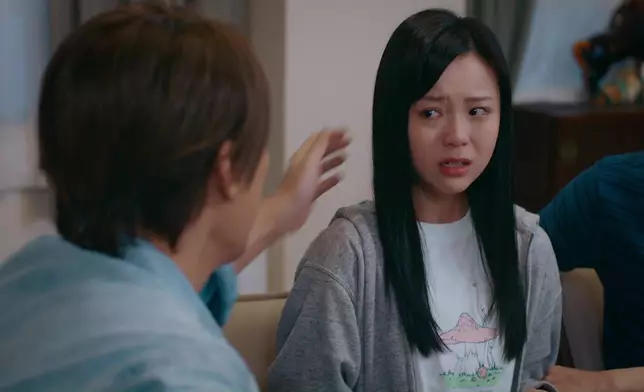 Karen螢幕處女喊戲，係very自然同有感染力。