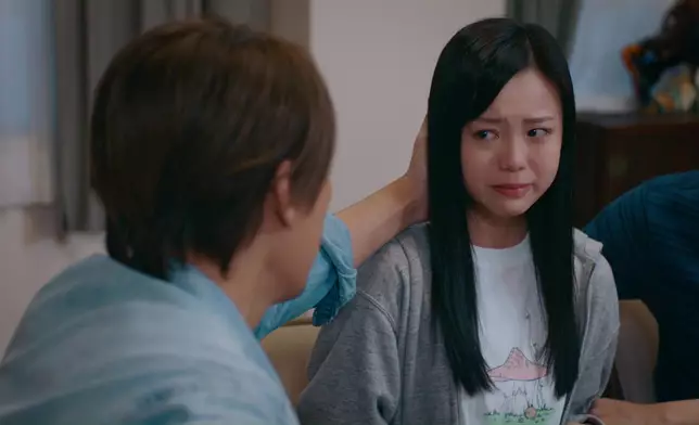 Karen螢幕處女喊戲，係very自然同有感染力。