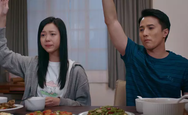 Karen螢幕處女喊戲，係very自然同有感染力。