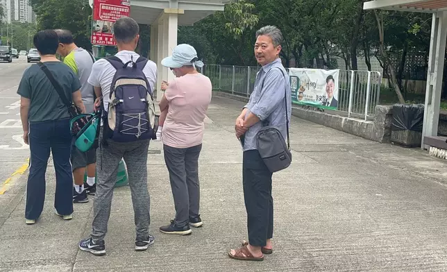 林志誠約早上十二點離開大埔警署。巴士的報記者攝