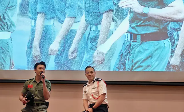 周一鳴（右）和王浩信（左）出席首映。巴士的報記者攝