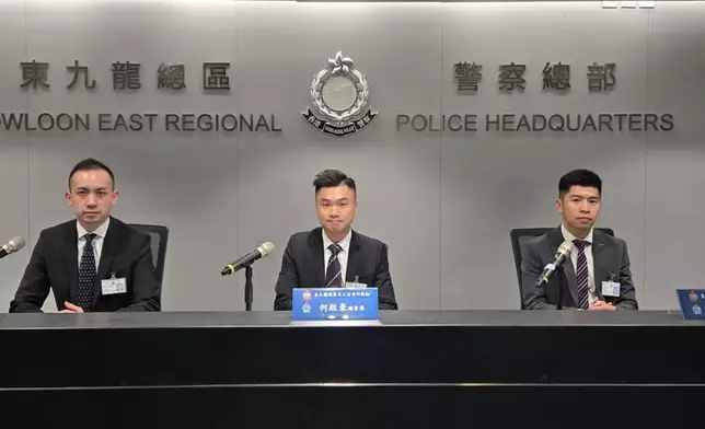 警方向傳媒簡介案情。