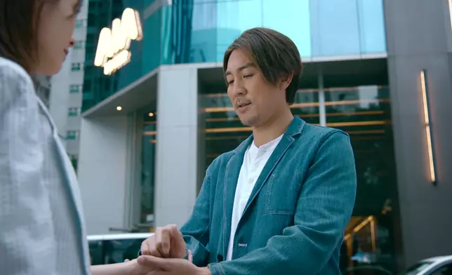 但呢場戲鐵姐個樣又好似好冧咁。