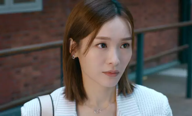 但呢場戲鐵姐個樣又好似好冧咁。