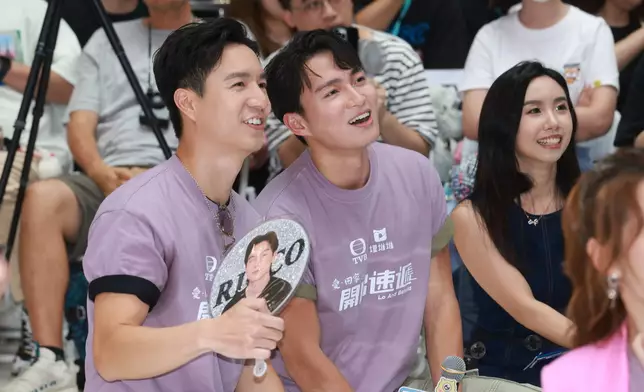 演員分組與觀眾大玩遊戲，表現投入。