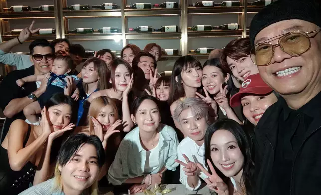 英皇娛樂為七、八、九月生日的藝人及同事舉行生日會。