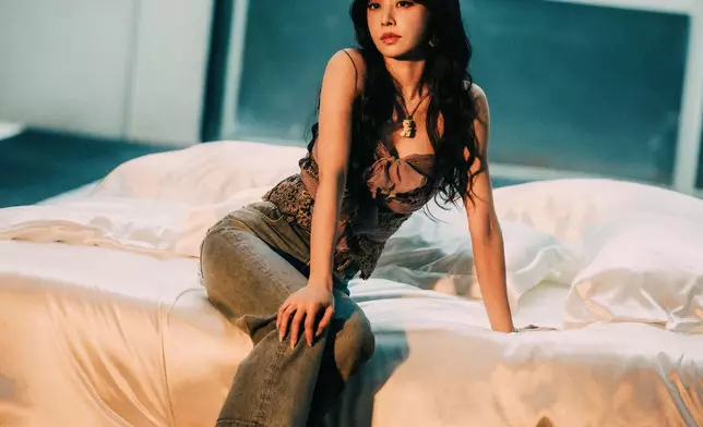 Jolin演繹Valentino 2025秋冬系列。