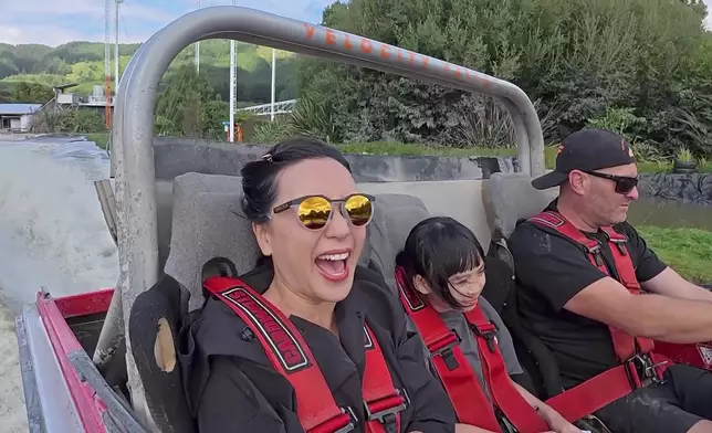 另外都有玩衝浪艇Agrojet。