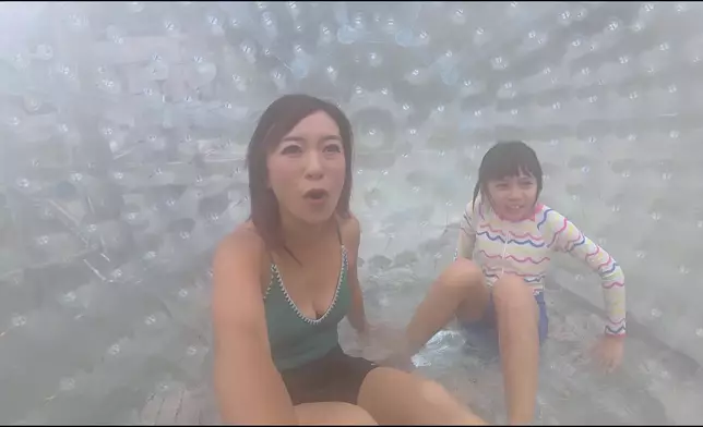 Christy第一round同Kasey玩，齋睇鏡頭都感受到嗰種混亂、極速同震撼。