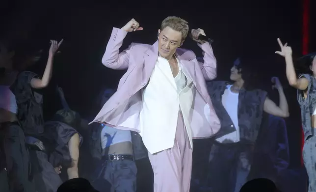 強勁舞步更引起全場歡呼。