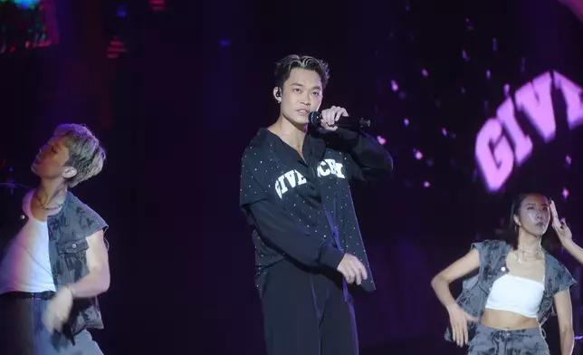 胡子彤驚喜登場，與林峯合力跳唱《Chok》。