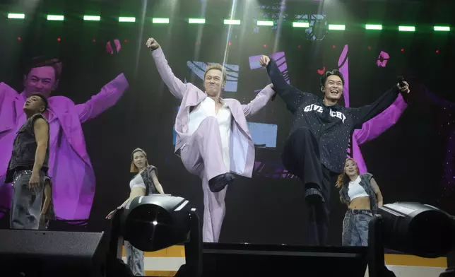 胡子彤驚喜登場，與林峯合力跳唱《Chok》。