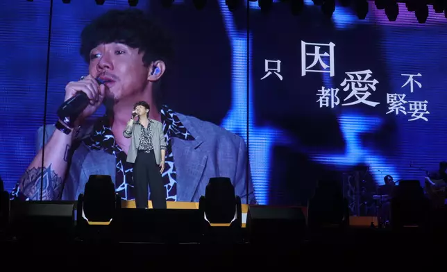 張繼聰演繹謝安琪的《50/50》，感動全場。