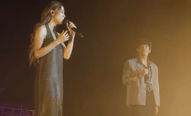 張繼溫與鄧麗欣溫柔合唱《生命之花》，訴說成長與堅持。