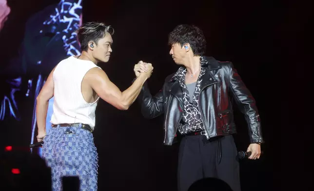 張繼聰與胡子彤合唱大熱歌《1994》。