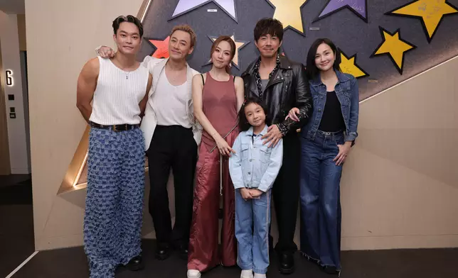 謝安琪及愛女張靖 (Kakaball) 現身支持。