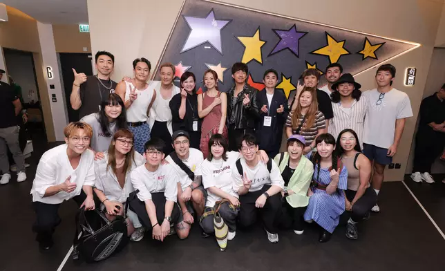 叱咜903一眾DJ現身支持。