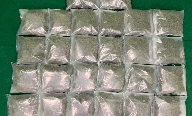 香港海關於機場檢獲約260萬元懷疑大麻花。政府新聞處圖片