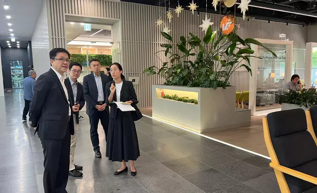 孫東到訪韓國首爾初創企業園區Seoul Startup Hub M+，了解中心的運作。 政府新聞處圖片