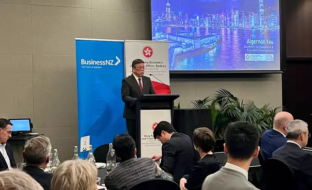 丘應樺在香港駐悉尼經濟貿易辦事處與BusinessNZ在威靈頓合辦的商務晚宴上致辭。 政府新聞處圖片