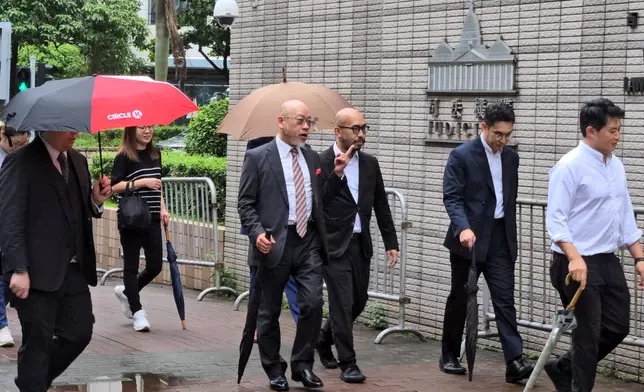 辯方律師團隊。巴士的報記者攝