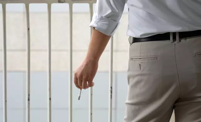 旅客可續按照現行規例，不論煙草產品有味與否，攜帶少量自用加味煙入境可被豁免。巴士的報記者攝