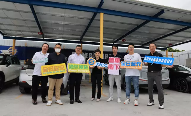 洪水橋XECO超快充充電站吸引多位商客電動車用家，包括元朗區區議員，蒞臨參觀與使用服務 。客人對充電站的先進技術與設施表現濃厚興趣，一致認同項目對完善香港電動車充電網絡具有重要意義，希望做到「區區超快充」。