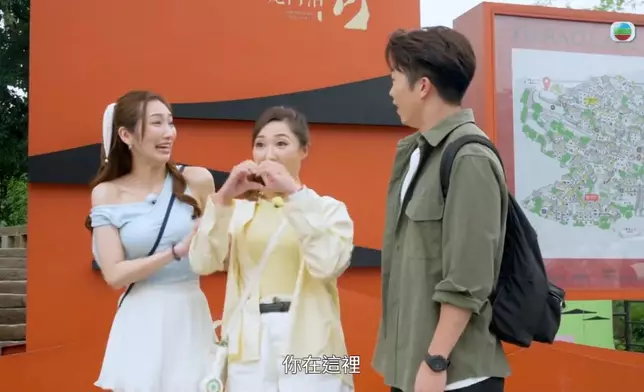 林秀怡忍唔住腰膶Leonard：「我哋喺邊就真係唔知，不過我知你喺邊…（指著Cathy心口）喺呢度！」