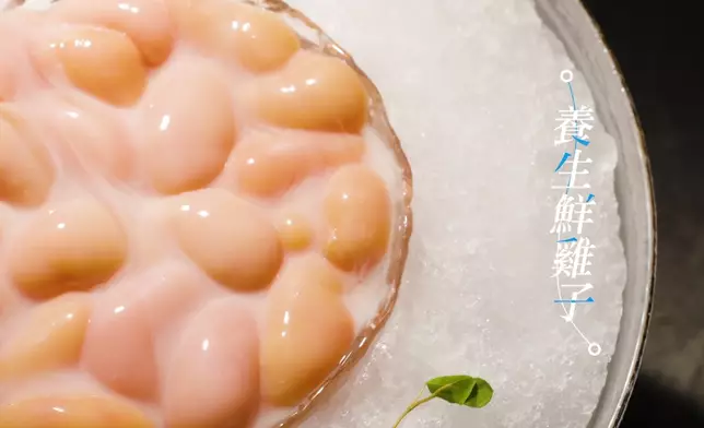 林秀怡更專誠為Leonard獻上養生鮮雞子以形補形。