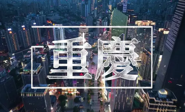 三人抽取重慶盲盒！