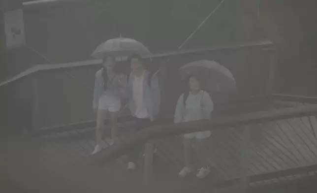 今晚（24號）播出一集，三人走進重慶森林，登上仙女山上的「森林之眼」。