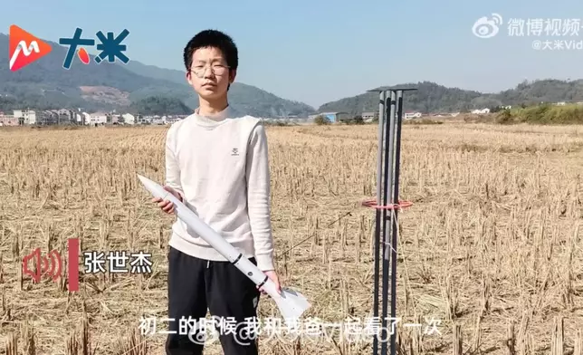 農村少年自學編程建模「造火箭」，今年高考取佳績獲沈陽航空航天大學錄取。影片截圖