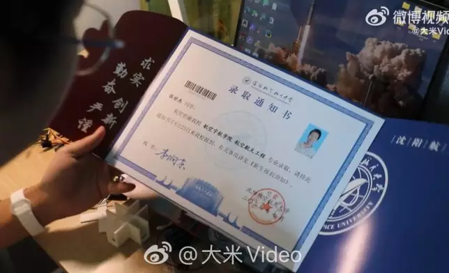 農村少年自學編程建模「造火箭」，今年高考取佳績獲沈陽航空航天大學錄取。影片截圖