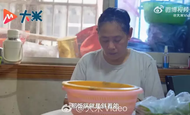 6旬婦人無私照護高齡母腦梗姐兼撫養姪女26年。影片截圖