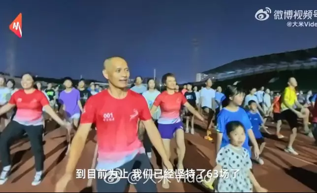 IT男建立跑步協會陪逾百名自閉症孩童夜跑2年。影片截圖