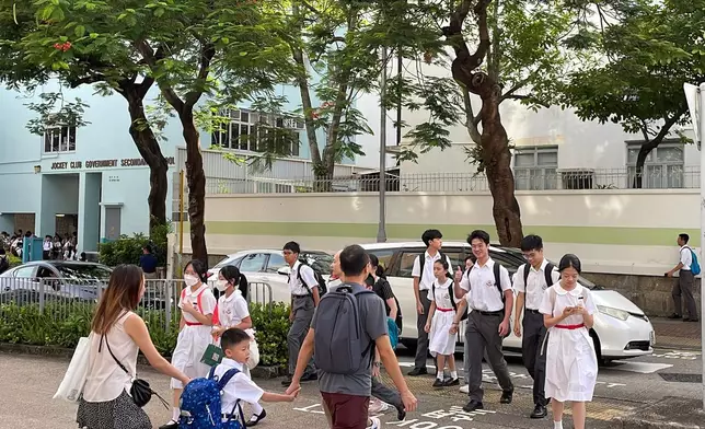 開學日。巴士的報記者攝