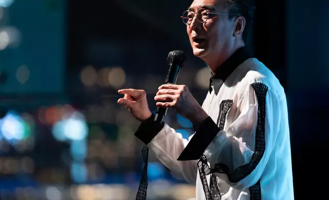 灘叔索先出場，以「酒後亂性」話題揭開序幕。