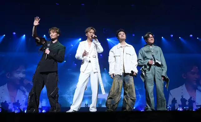 黃劍文、周吉佩、譚輝智與羅啟豪化身港版「中年F4」。