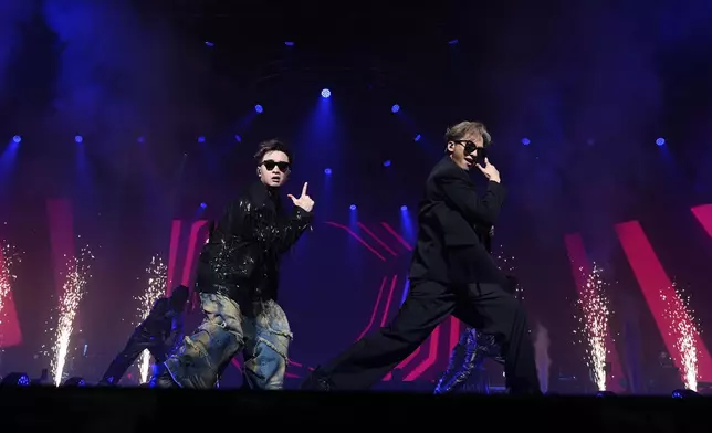 譚輝智、周吉佩