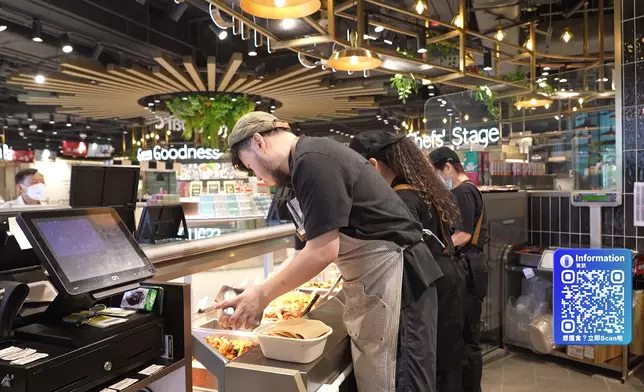 每道菜Damon都親力親為。